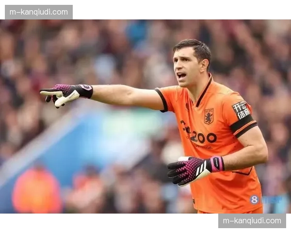 人物特写：37岁的阿斯顿维拉门将马丁内斯，三十岁后的巅峰之路