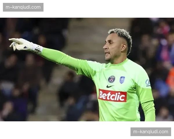 特写:38岁的纳瓦斯在训练后加练五十次传中,保持右路传统 特写:38岁的纳瓦斯在训练后加练五十次传中,保持右路传统