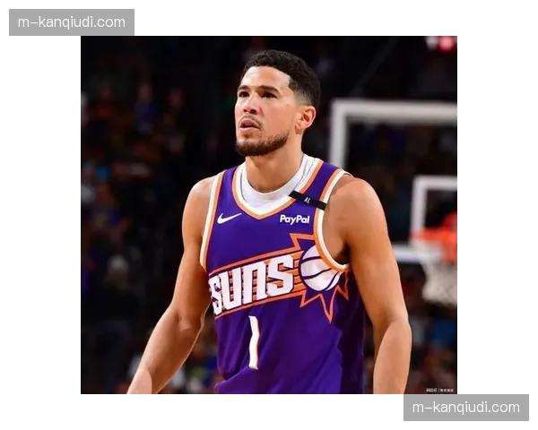 德文·布克与太阳队达成一份为期四年的超级顶薪续约合同